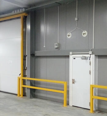 Двери для холодильных, складских помещений и распределительных центров