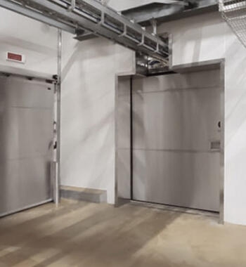 Двери для хранения и переработки мяса